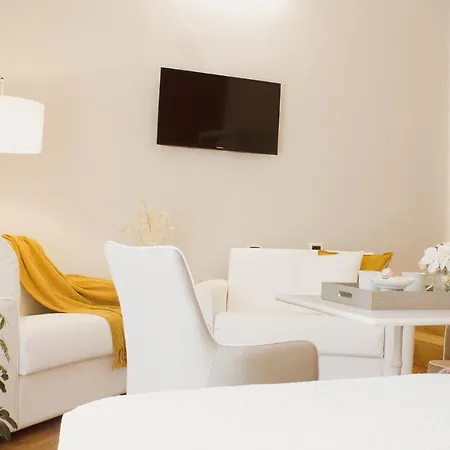 Bed & Breakfast Accanto Al Centro 4*